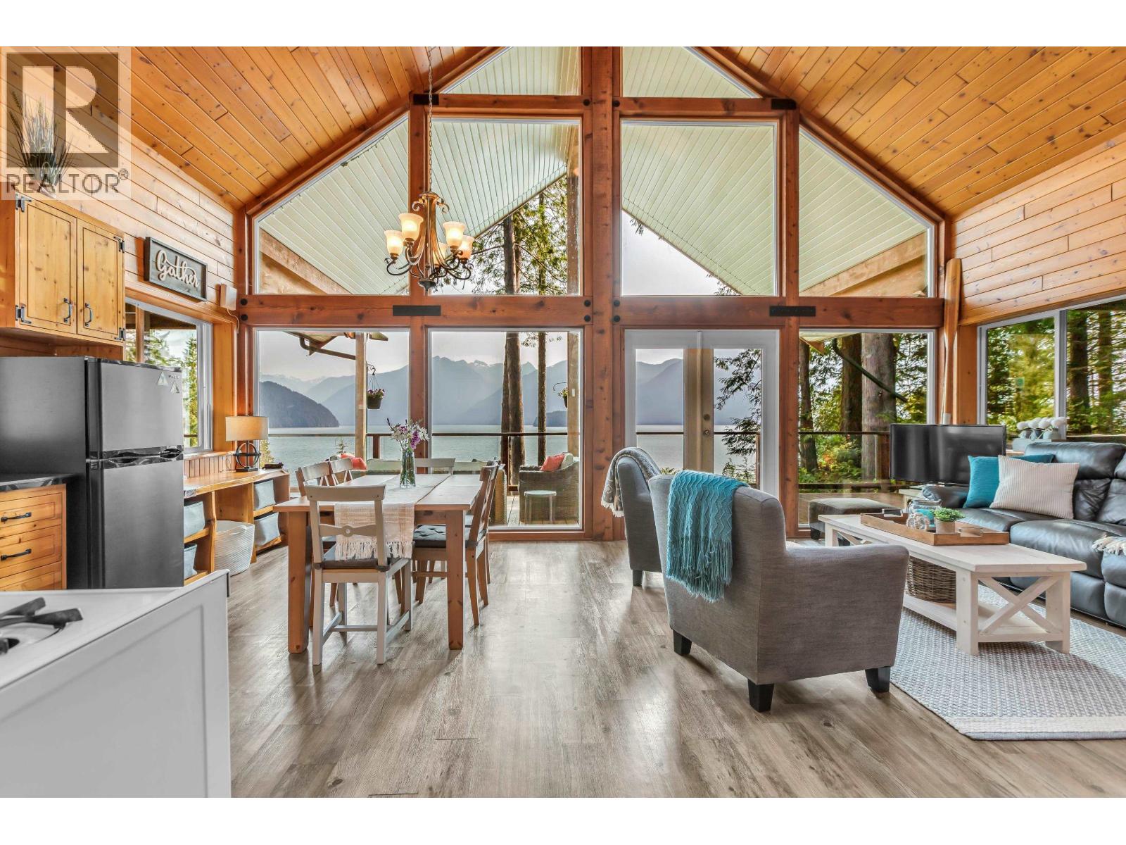 4 Christian Cove, Pitt Meadows, British Columbia  V3Y 1Z1 - Photo 4 - R3112016