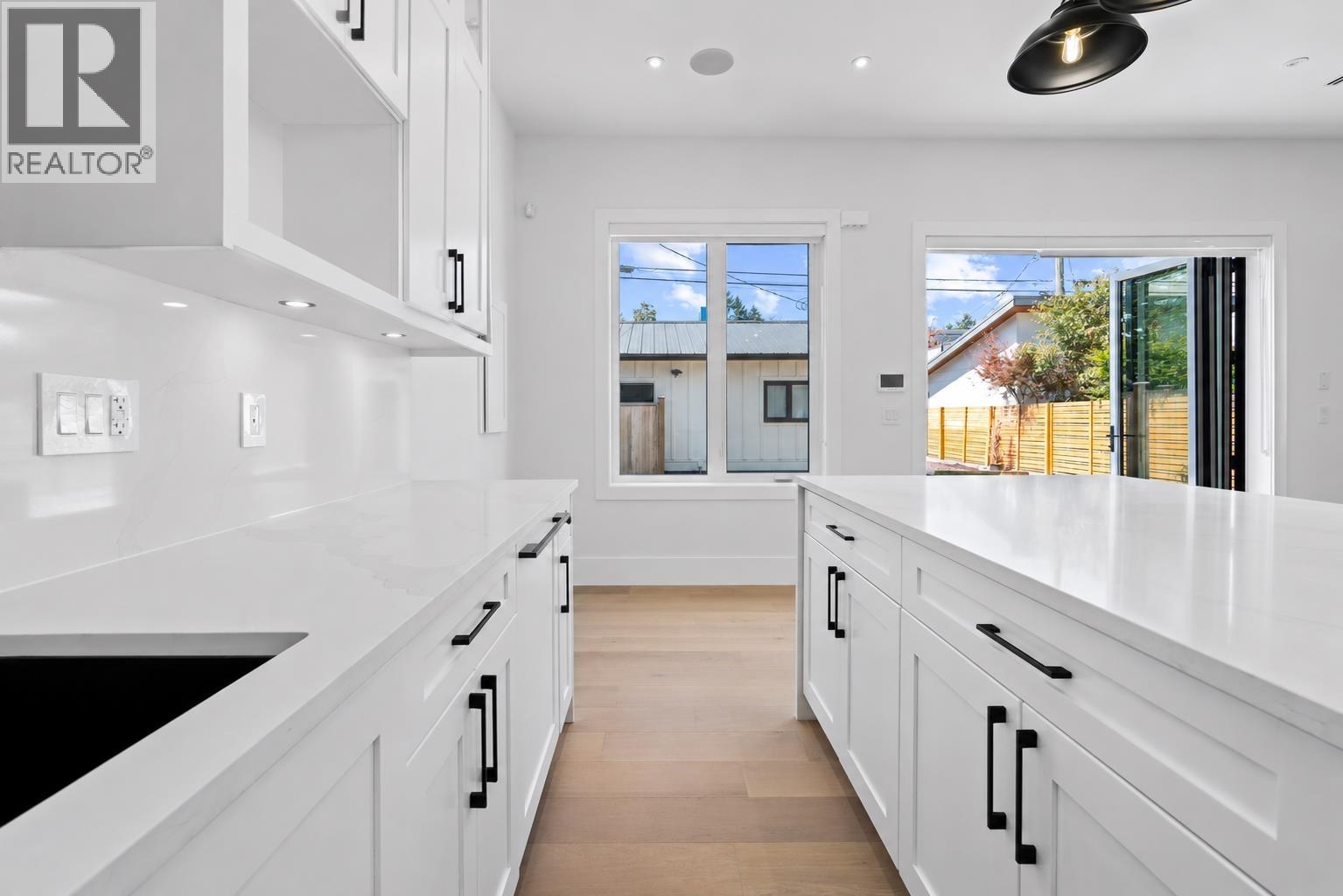 2 4463 Walden Street, Vancouver, British Columbia  V5V 3S4 - Photo 12 - R3155374