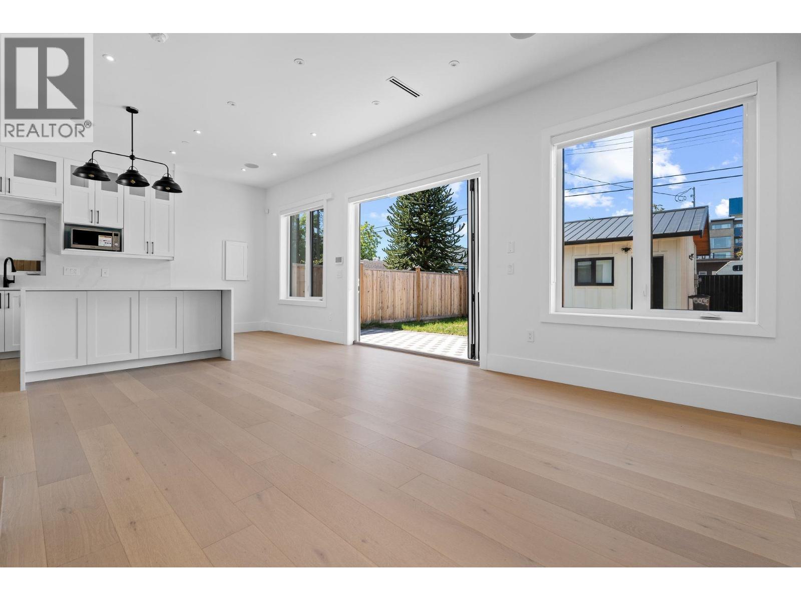 2 4463 Walden Street, Vancouver, British Columbia  V5V 3S4 - Photo 6 - R3155374