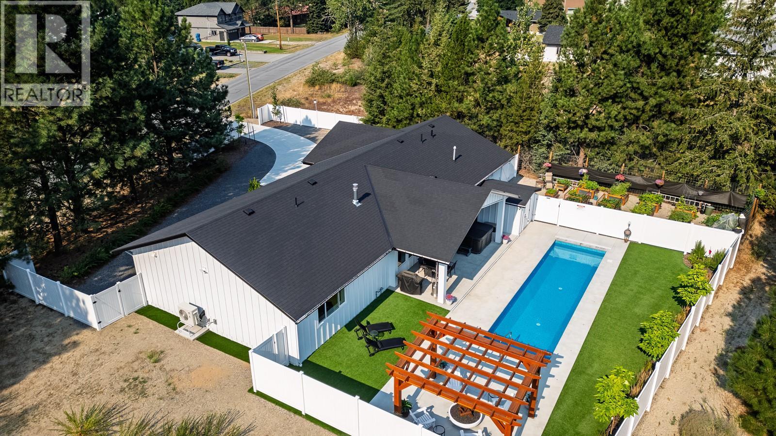 1217 Mcphee Road, Castlegar, British Columbia  V1N 4L8 - Photo 4 - 10396697