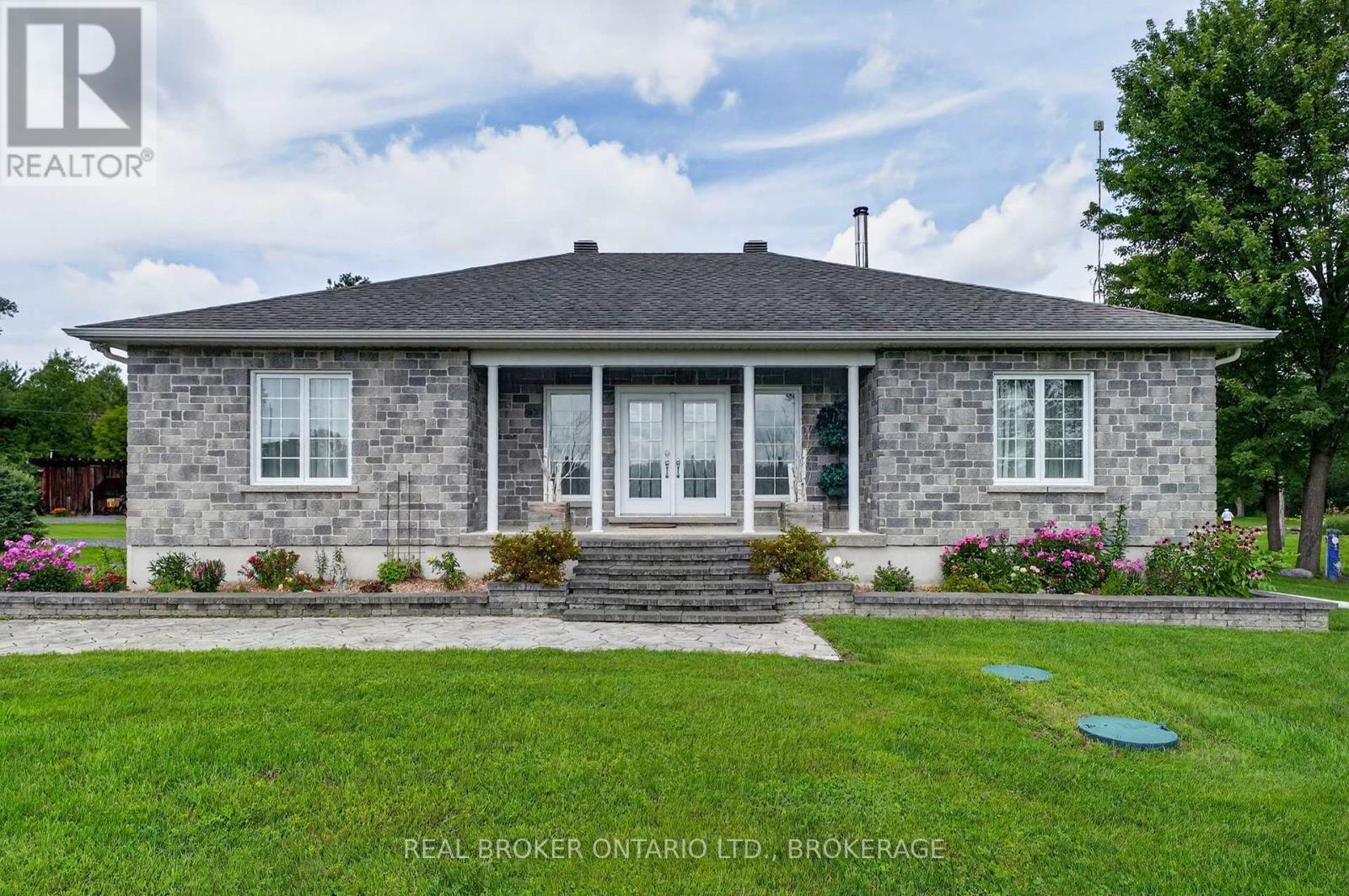 18523 Kenyon Conc Rd 1 Road, North Glengarry, Ontario  K0C 1B0 - Photo 2 - X13669498