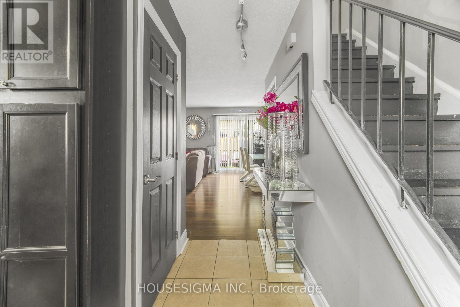 61 - 105 Hansen Road N, Brampton, Ontario  L6V 3C9 - Photo 3 - W13669472
