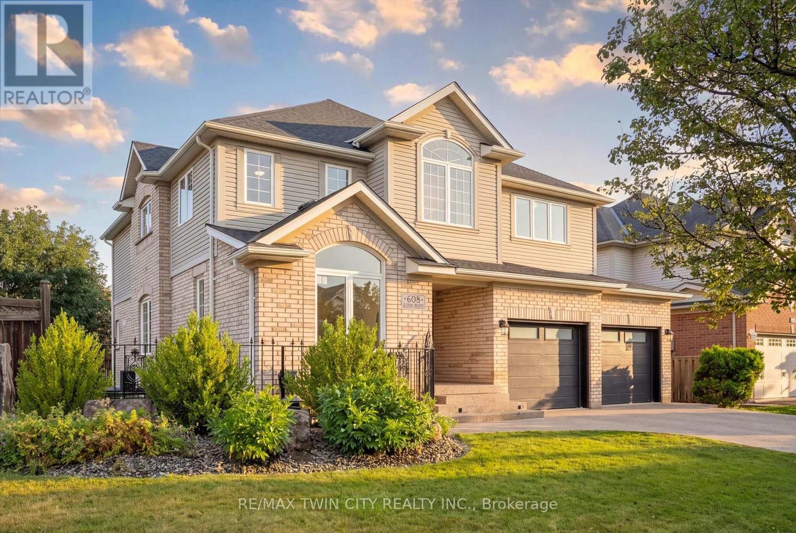 608 BLUENOSE CRESCENT, Waterloo, Ontario