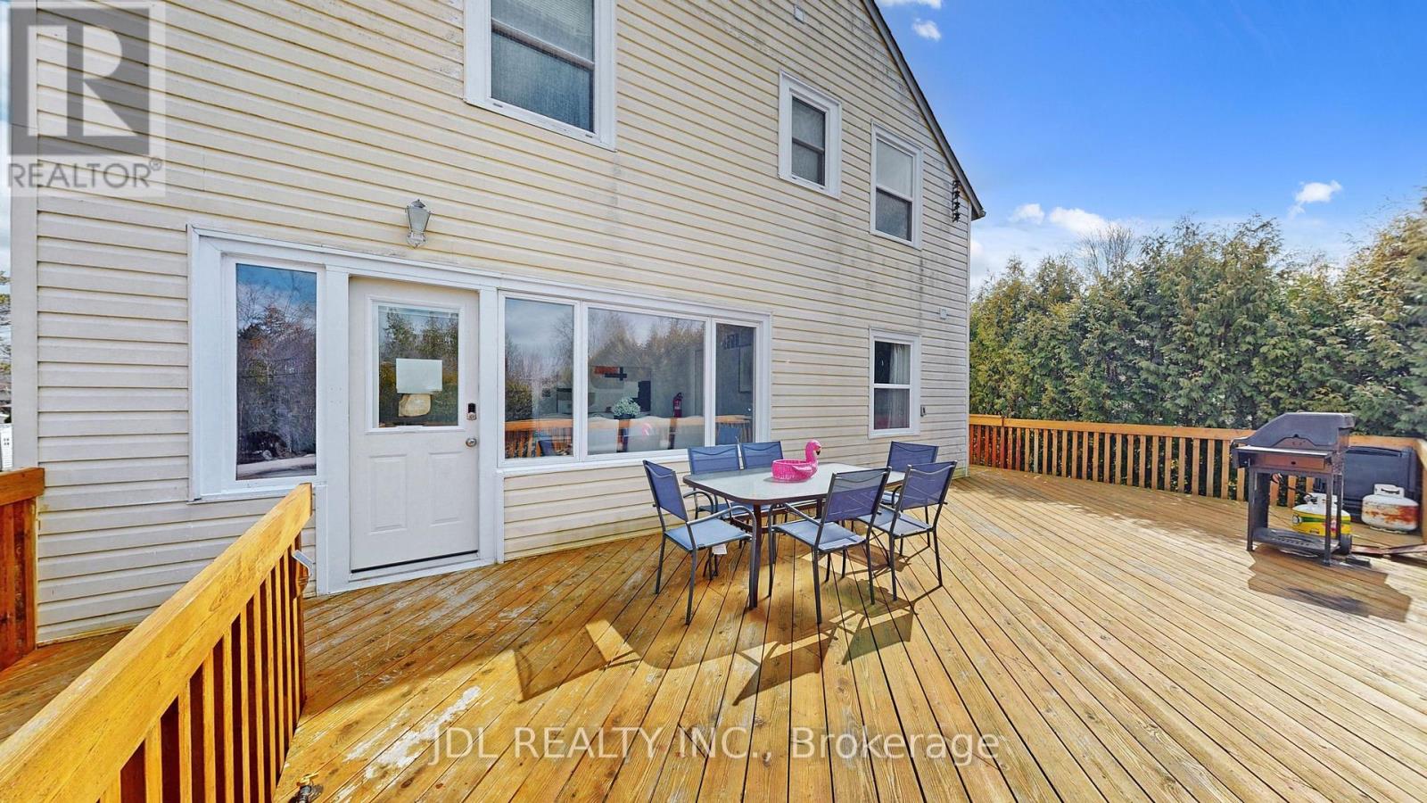 11 Red Robin Road, Georgina, Ontario  L4P 3E9 - Photo 6 - N13173674