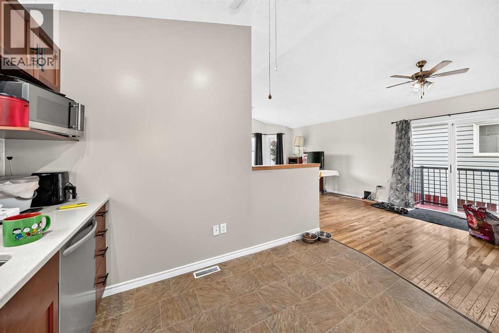 208 Erin Meadow Green Se, Calgary, Alberta  T2B 3G3 - Photo 12 - A2301184