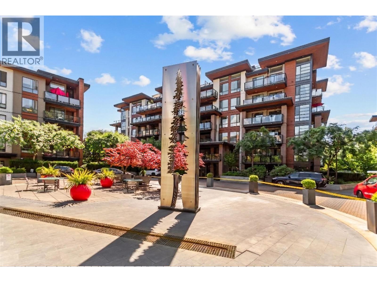 404 719 W 3RD STREET, North Vancouver, British Columbia