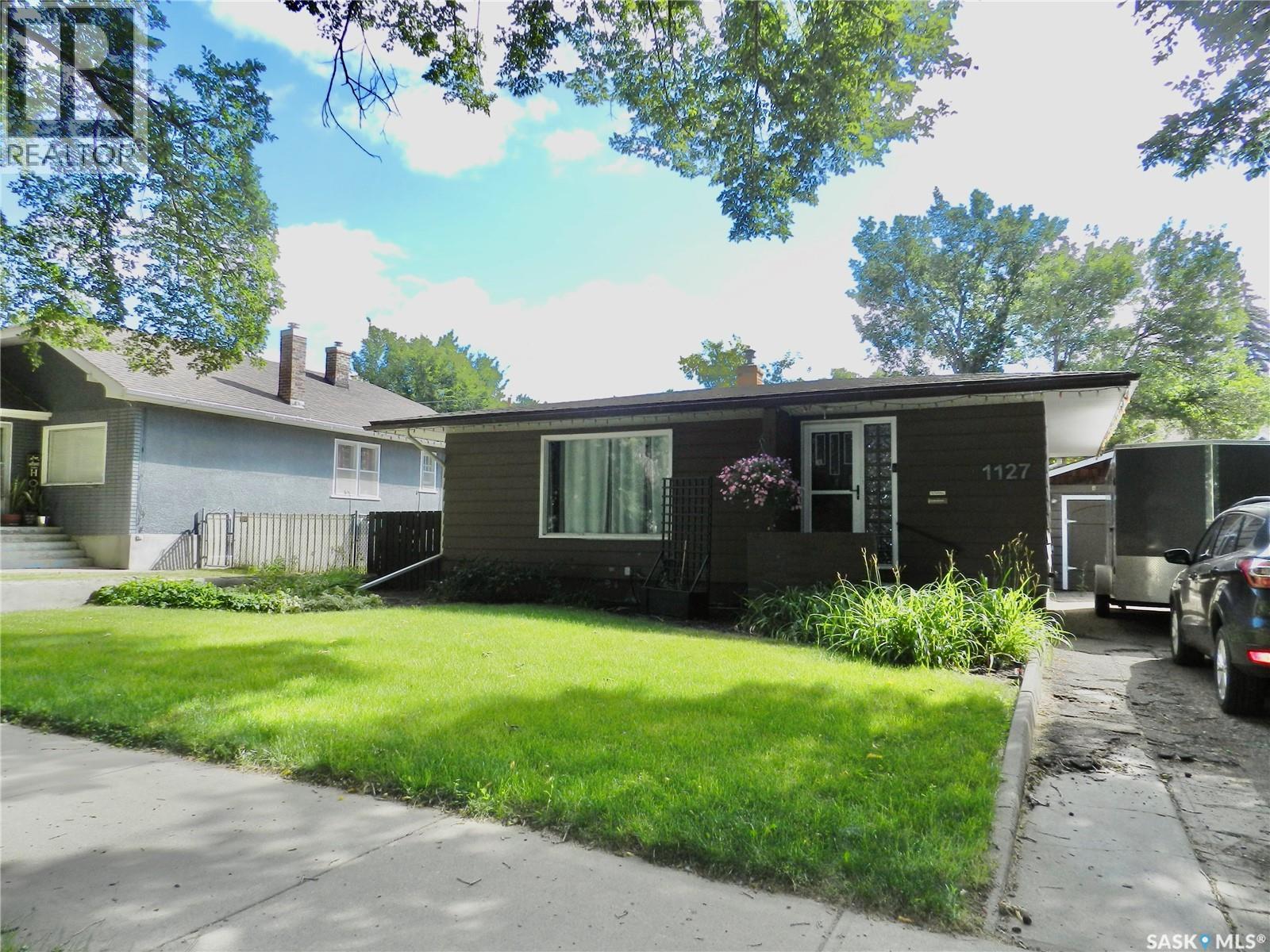 1127 1st Avenue Nw, Moose Jaw, Saskatchewan  S6H 3N4 - Photo 2 - SK044912