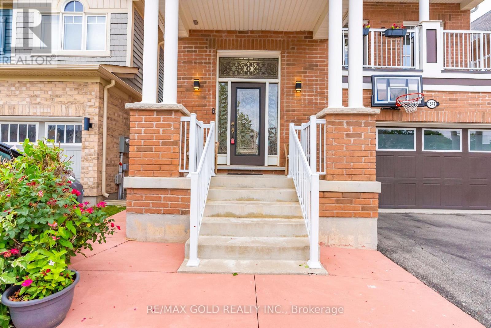 1547 Farmstead Drive, Milton, Ontario  L9E 0A6 - Photo 3 - W13669300