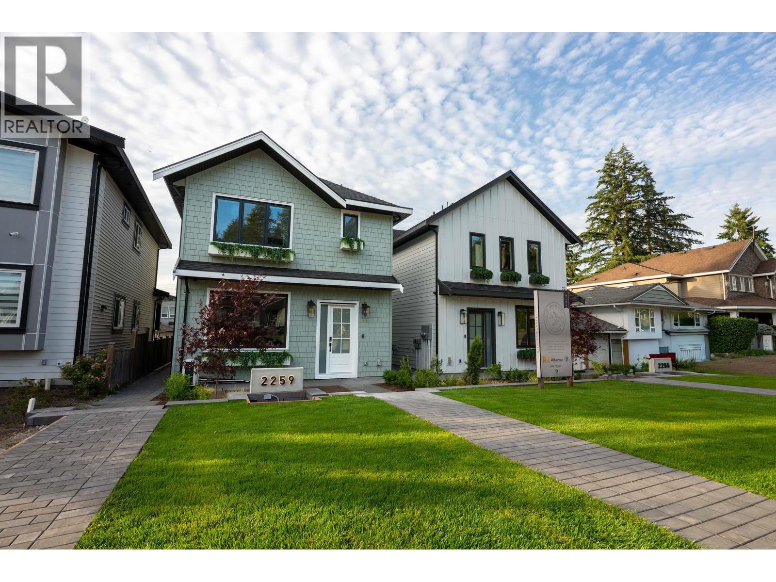 101 2259 Lobb Avenue, Port Coquitlam, British Columbia  V3C 1M5 - Photo 2 - R3145637