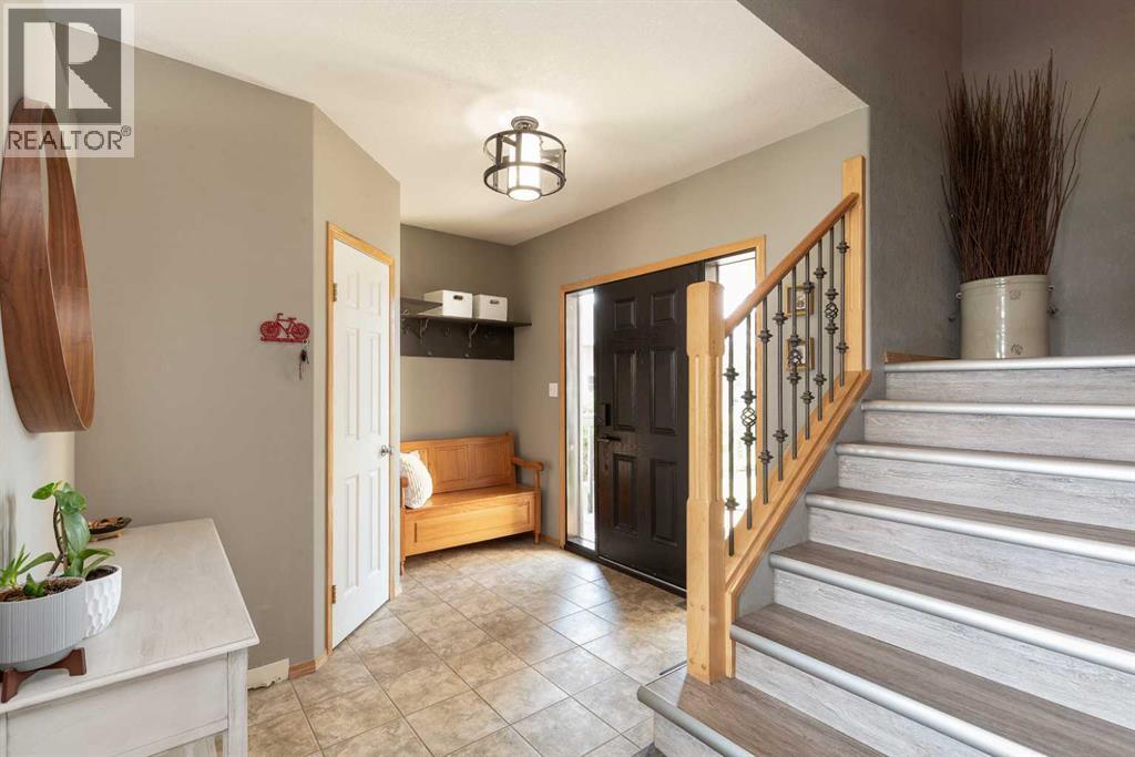 242 Heritage Circle W, Lethbridge, Alberta  T1K 7H8 - Photo 2 - A2334621