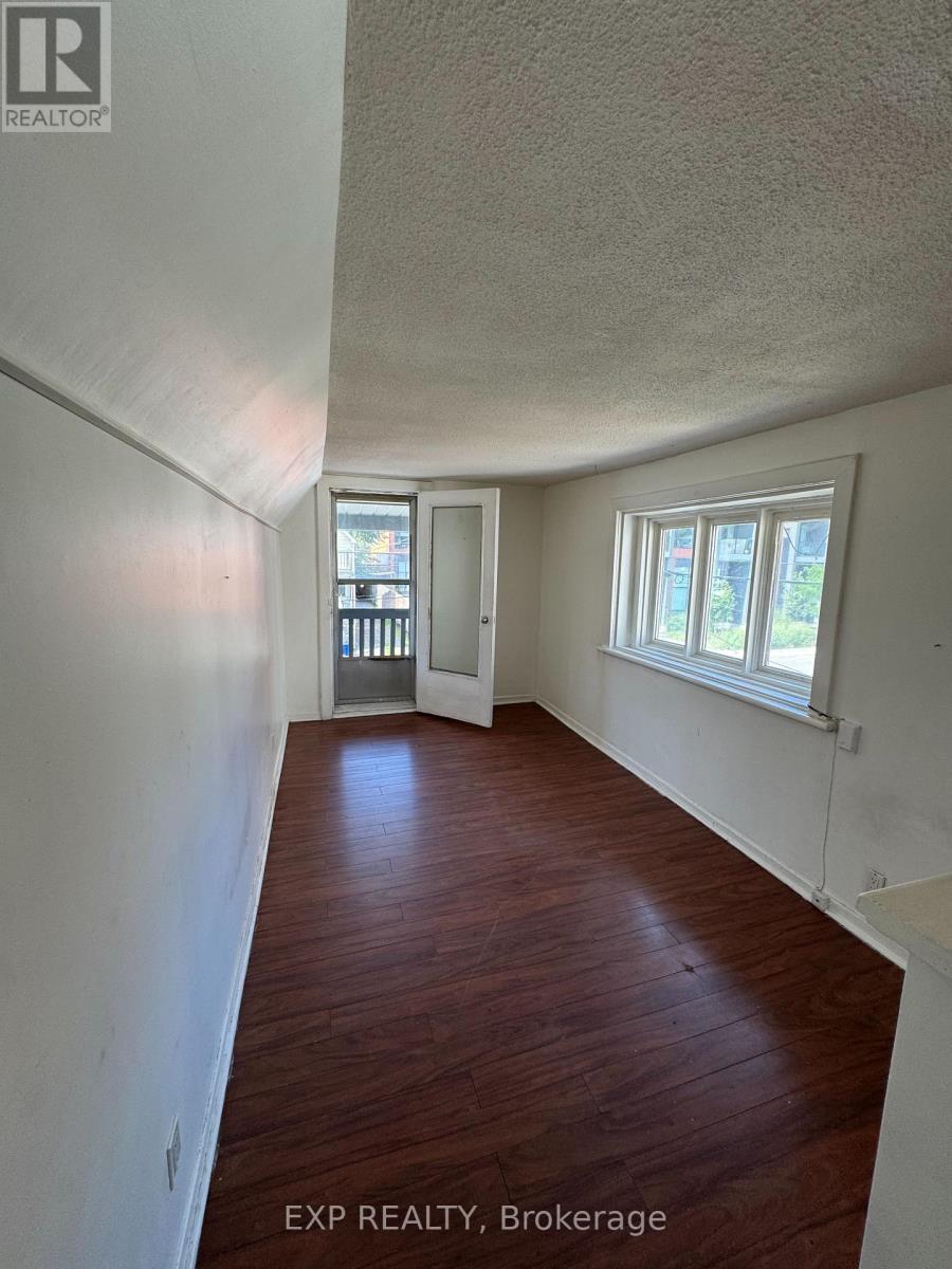 2 - 72 Barrette Street, Ottawa, Ontario  K1L 8A3 - Photo 3 - X13669572