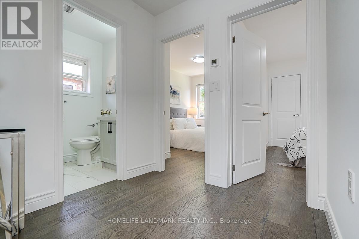 609 Mortimer Avenue, Toronto, Ontario  M4C 2J6 - Photo 17 - E13669590