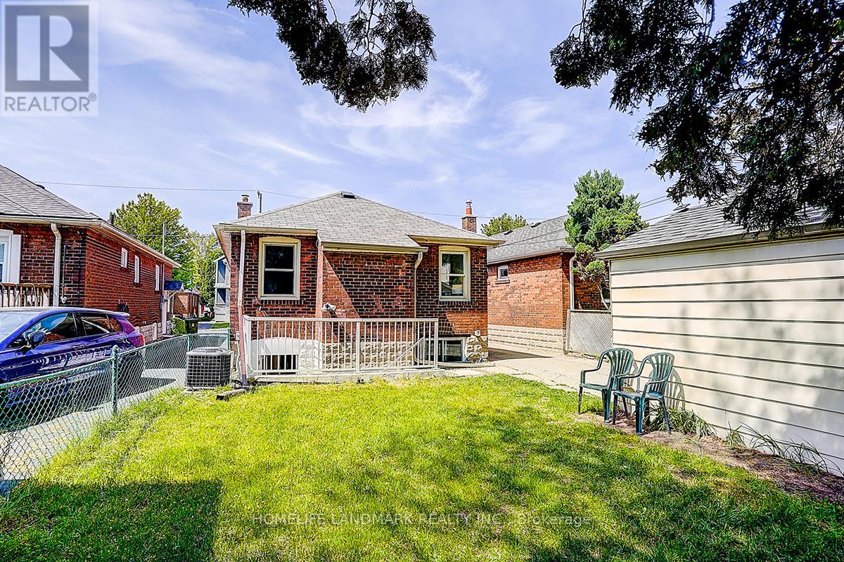 609 Mortimer Avenue, Toronto, Ontario  M4C 2J6 - Photo 46 - E13669590