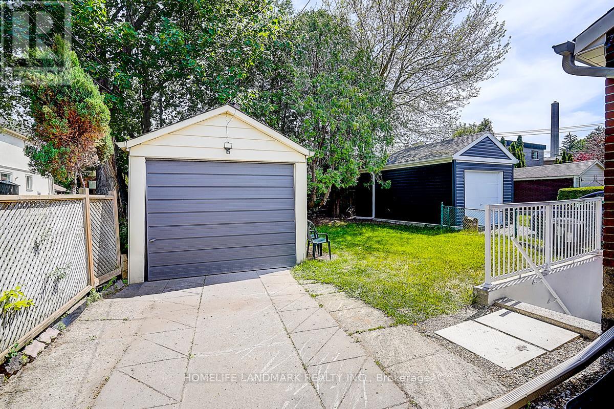 609 Mortimer Avenue, Toronto, Ontario  M4C 2J6 - Photo 47 - E13669590