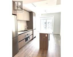 632 - 8 BEVERLEY GLEN BOULEVARD, Vaughan, Ontario