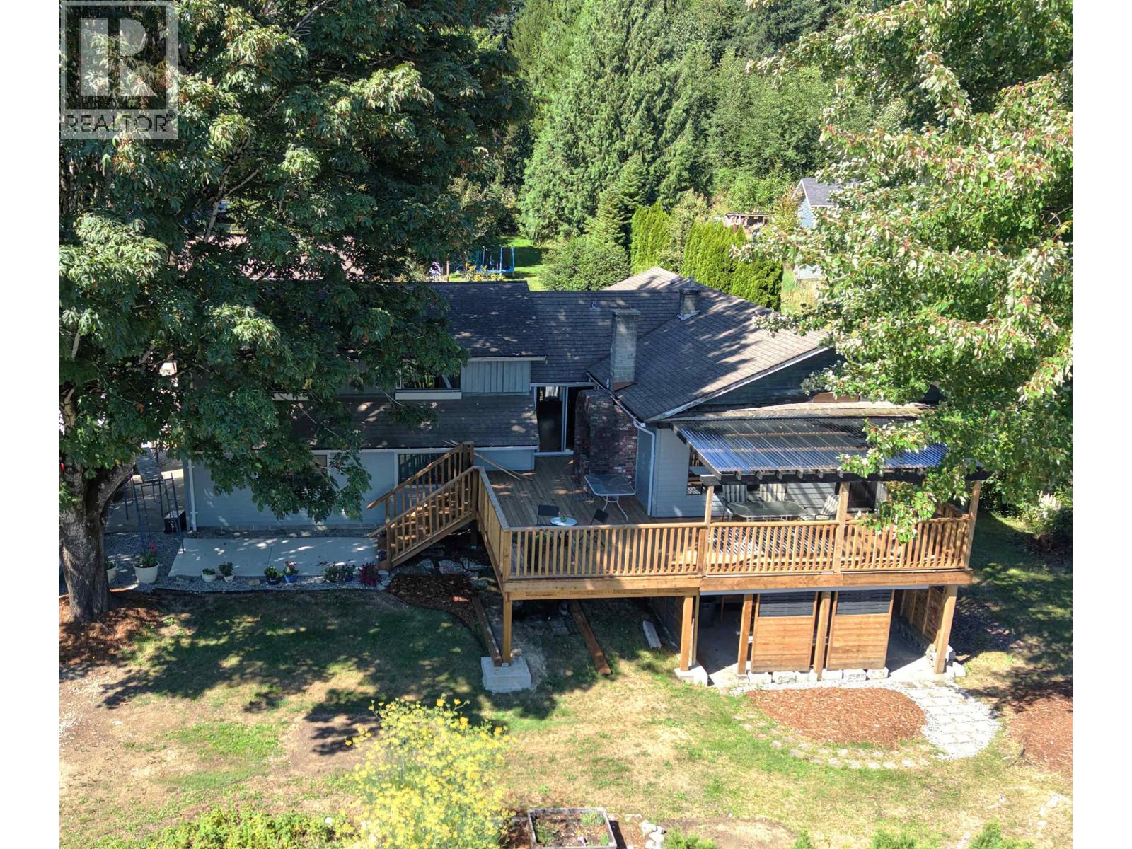 988 CEMETERY ROAD, Gibsons, British Columbia