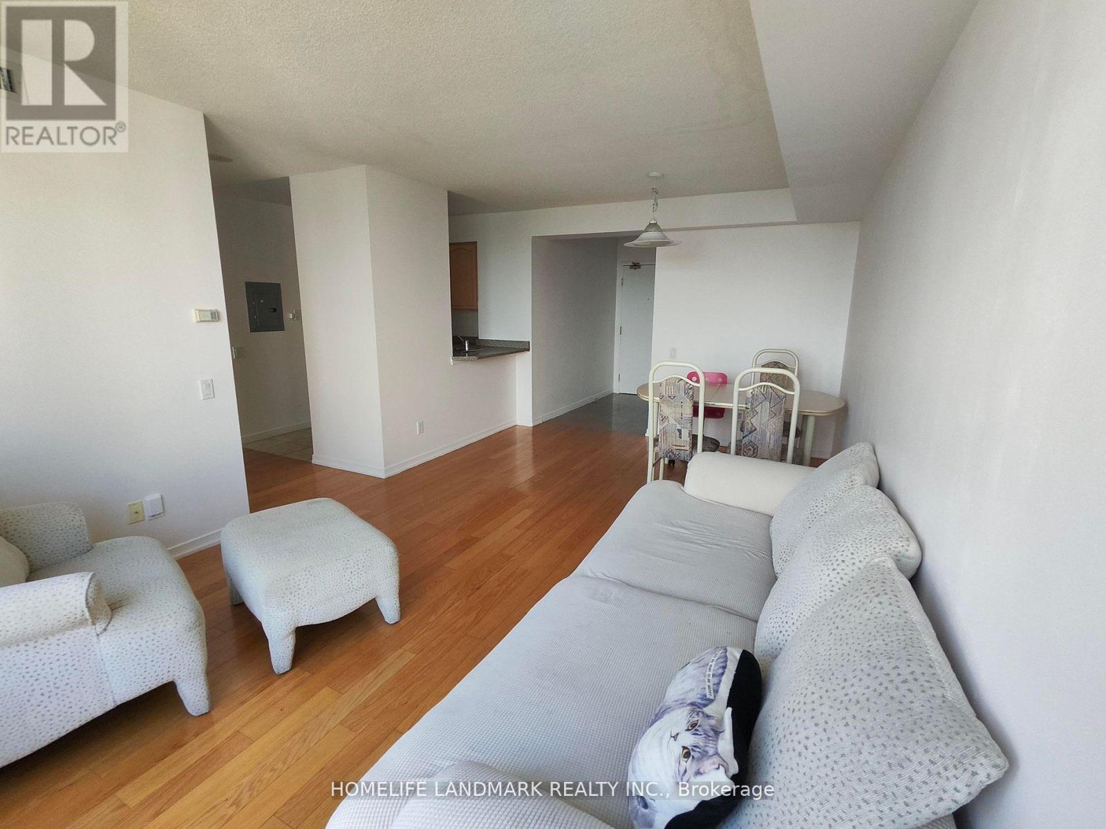 1711 - 8 HILLCREST AVENUE, Toronto, Ontario