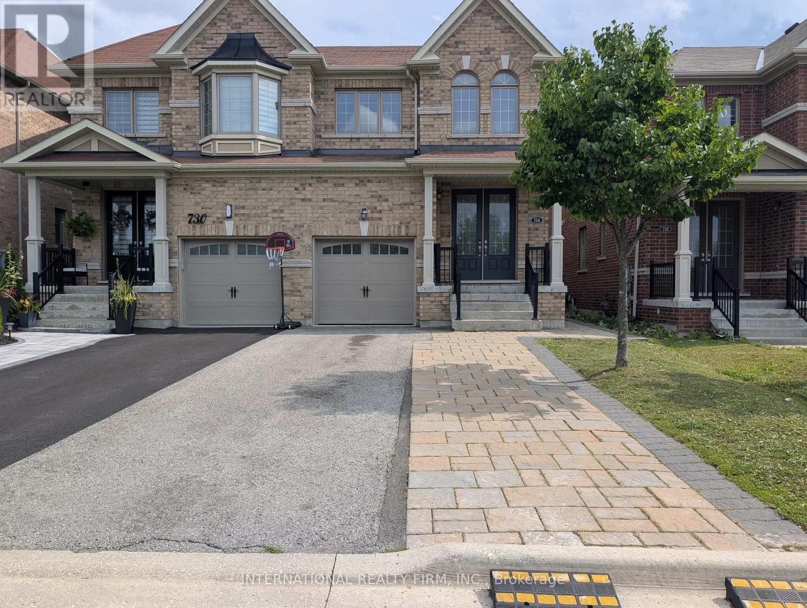 #MAIN - 734 YARFIELD CRESCENT, Newmarket, Ontario