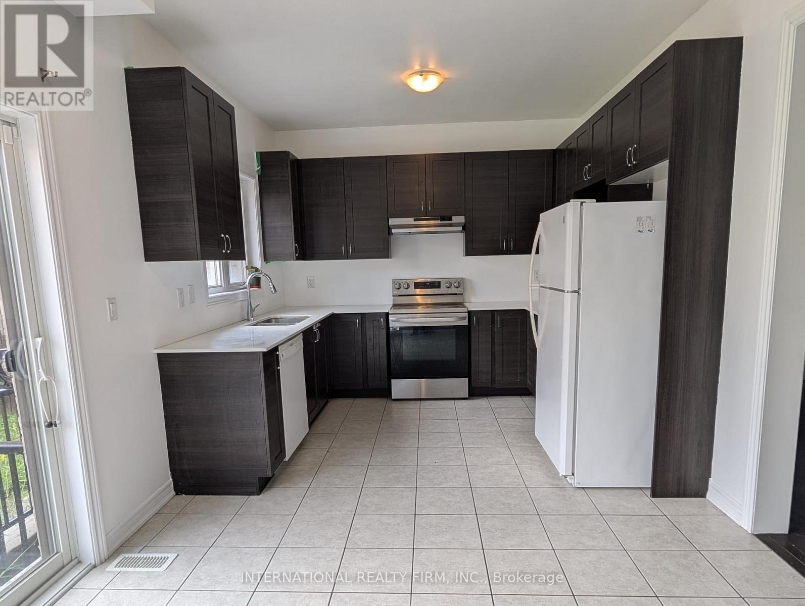 #main - 734 Yarfield Crescent, Newmarket, Ontario  L3X 1C8 - Photo 9 - N13669634