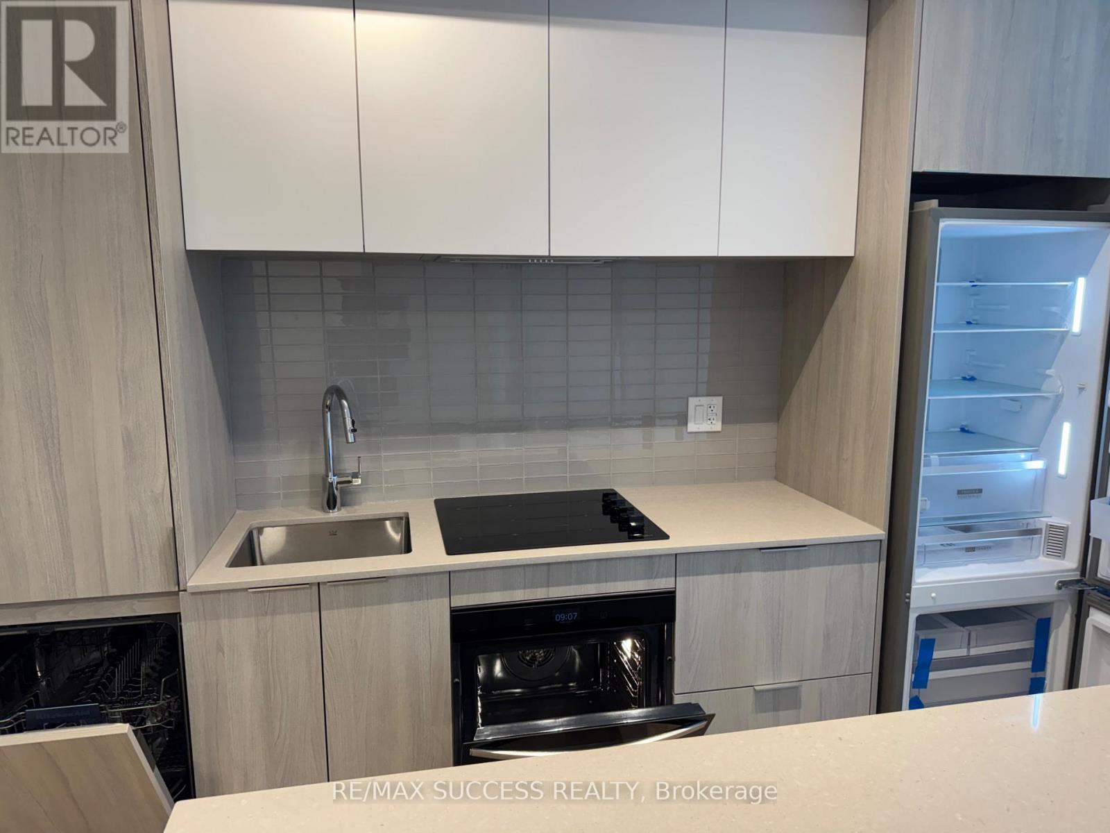 1607 - 395 Square One Drive, Mississauga, Ontario  L5B 0P6 - Photo 10 - W13669636