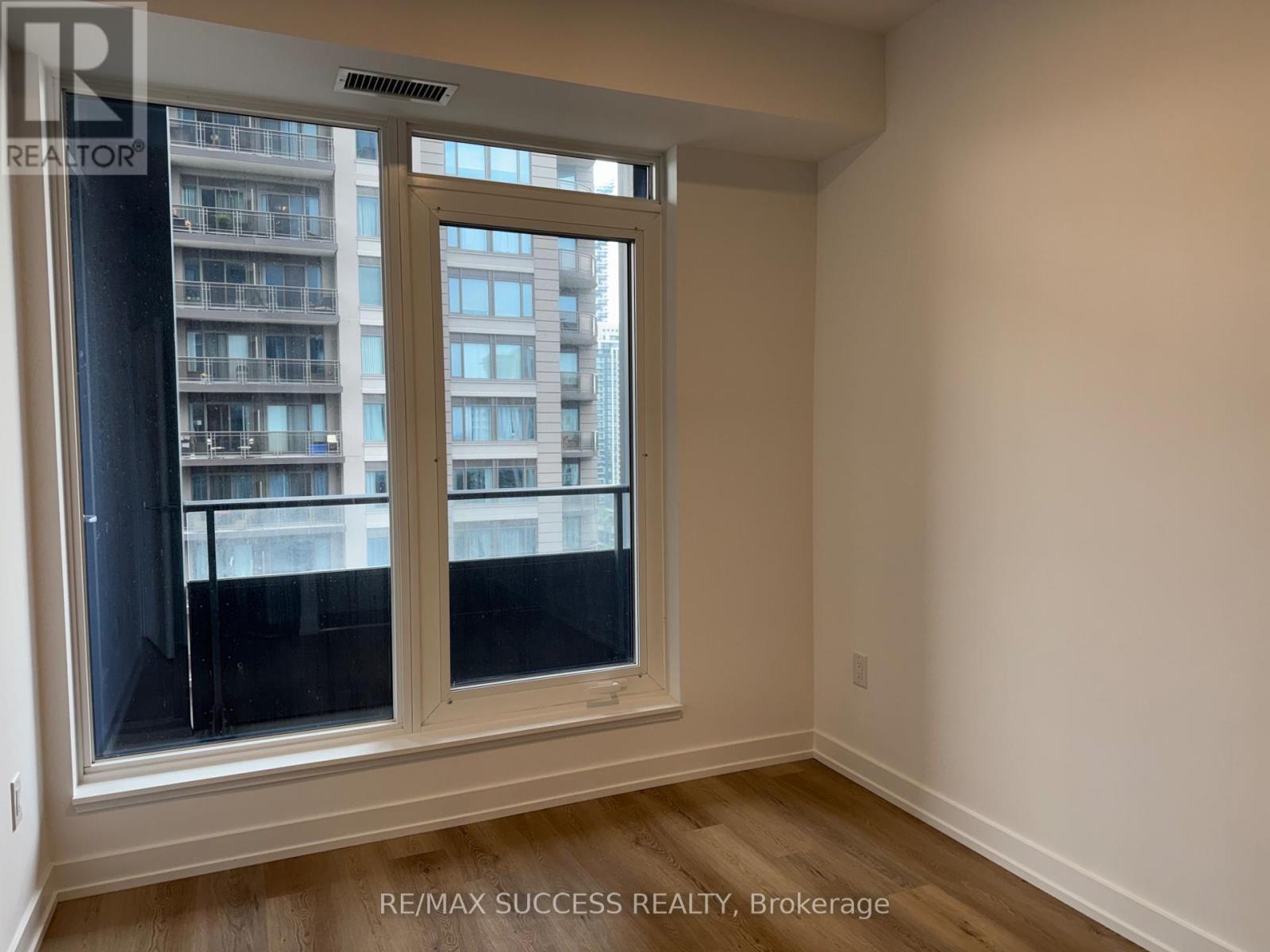 1607 - 395 Square One Drive, Mississauga, Ontario  L5B 0P6 - Photo 12 - W13669636