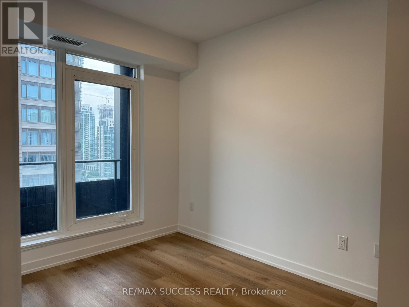 1607 - 395 Square One Drive, Mississauga, Ontario  L5B 0P6 - Photo 13 - W13669636