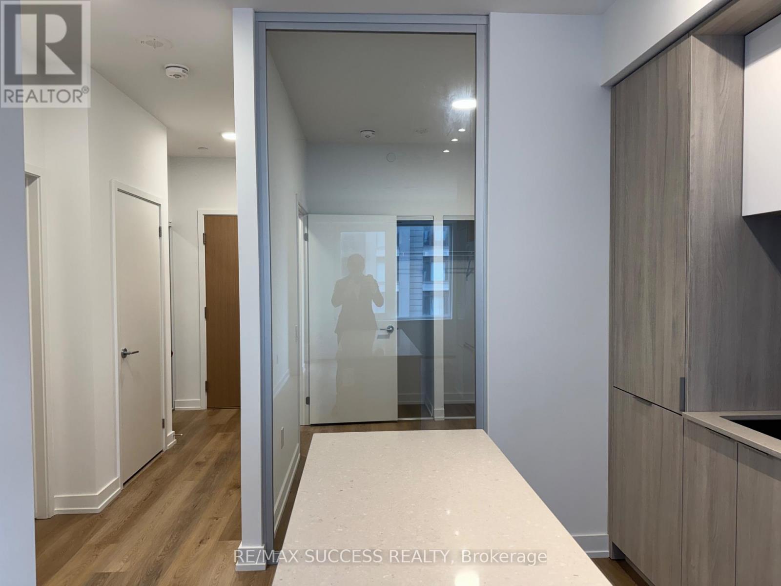 1607 - 395 Square One Drive, Mississauga, Ontario  L5B 0P6 - Photo 19 - W13669636