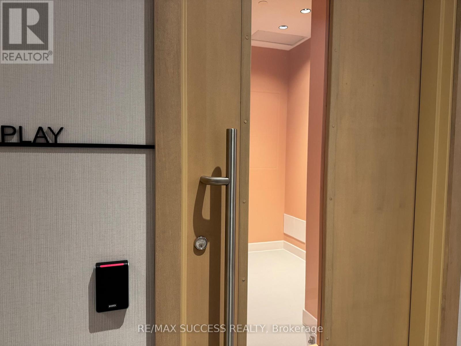 1607 - 395 Square One Drive, Mississauga, Ontario  L5B 0P6 - Photo 38 - W13669636