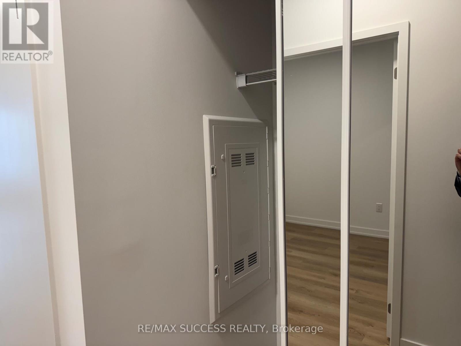 1607 - 395 Square One Drive, Mississauga, Ontario  L5B 0P6 - Photo 4 - W13669636