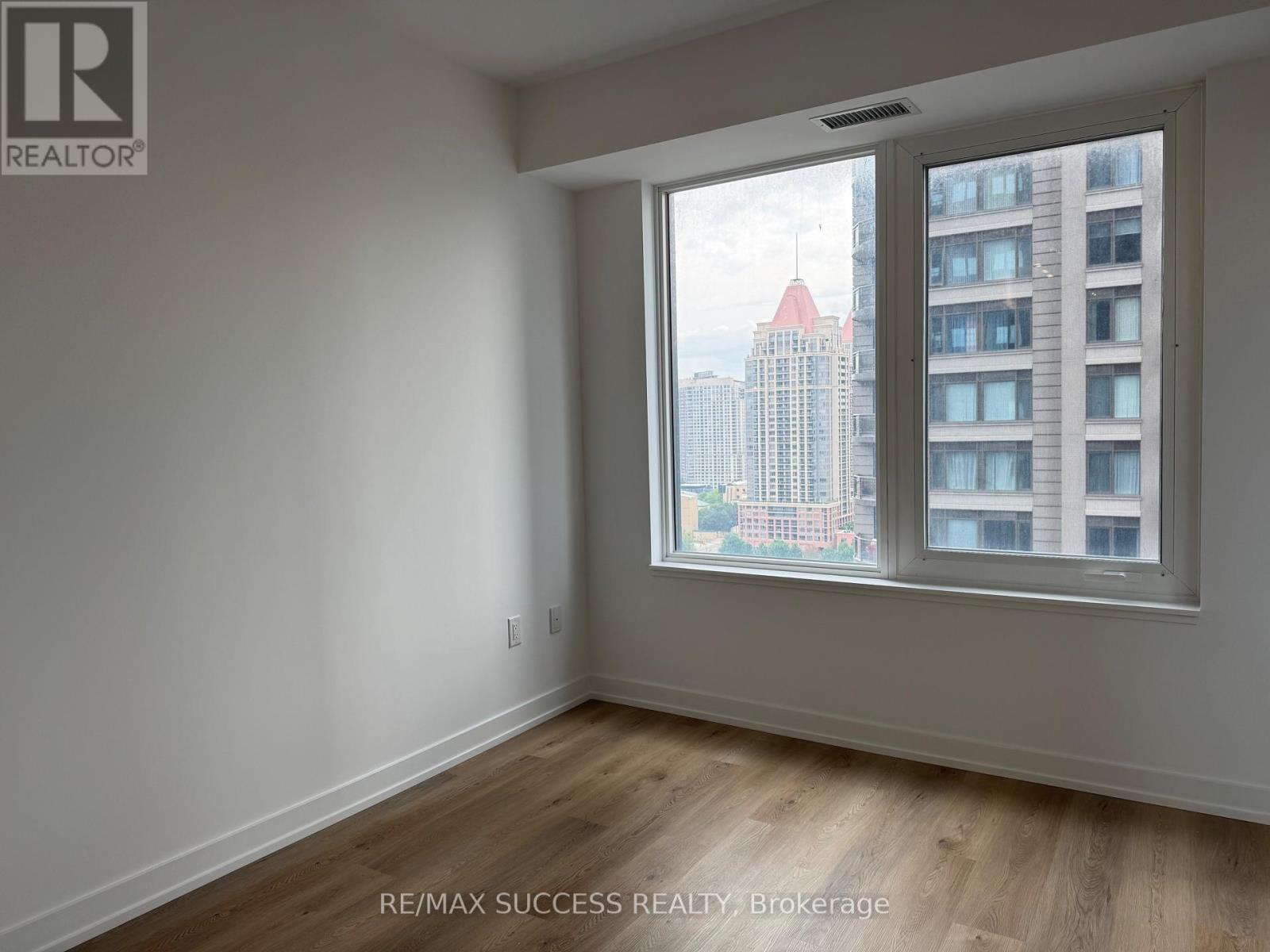1607 - 395 Square One Drive, Mississauga, Ontario  L5B 0P6 - Photo 8 - W13669636