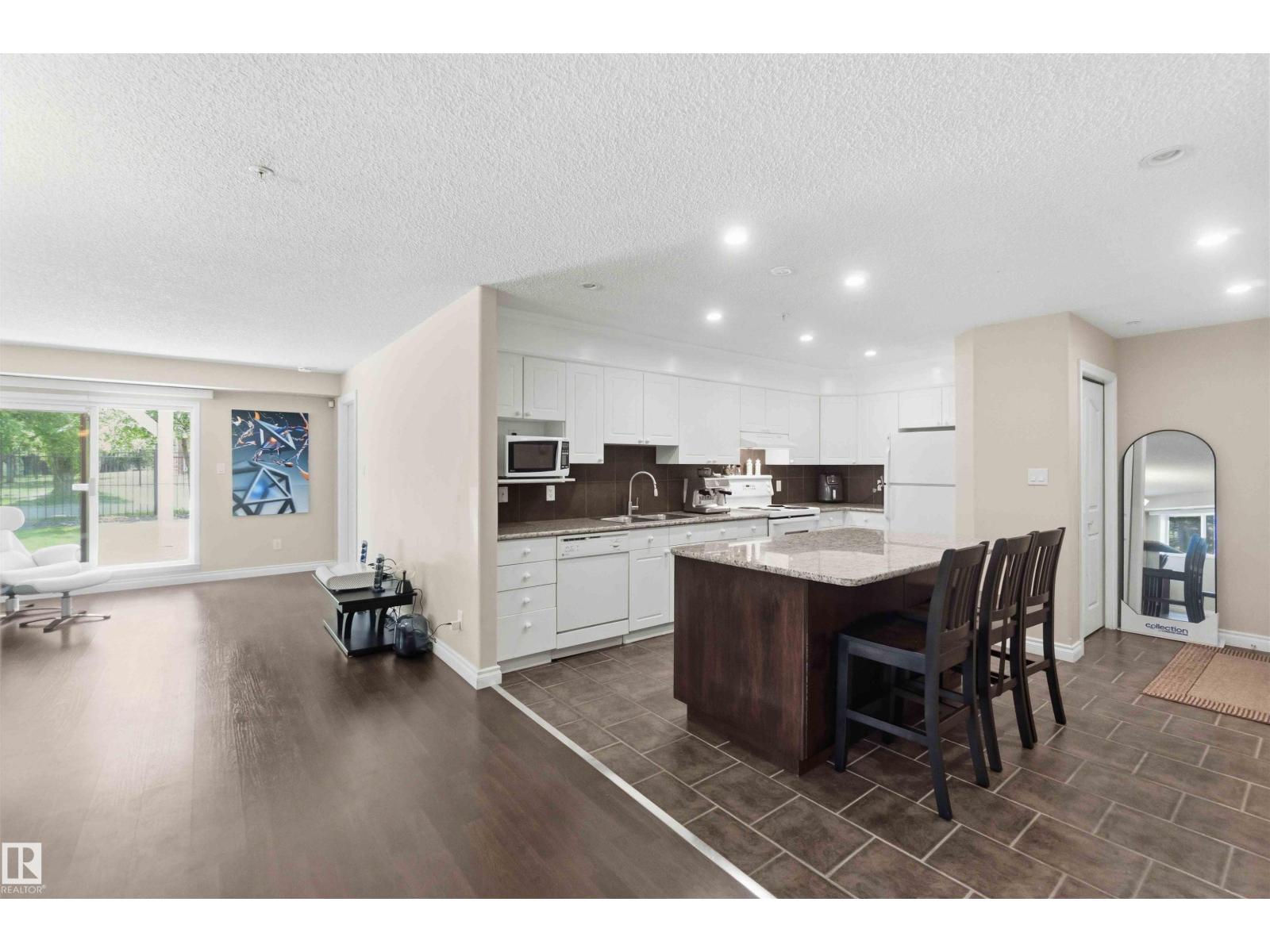 #104 10221 111 St NW, Edmonton, Alberta T5K 2W5 - Photo 11 - E4503506