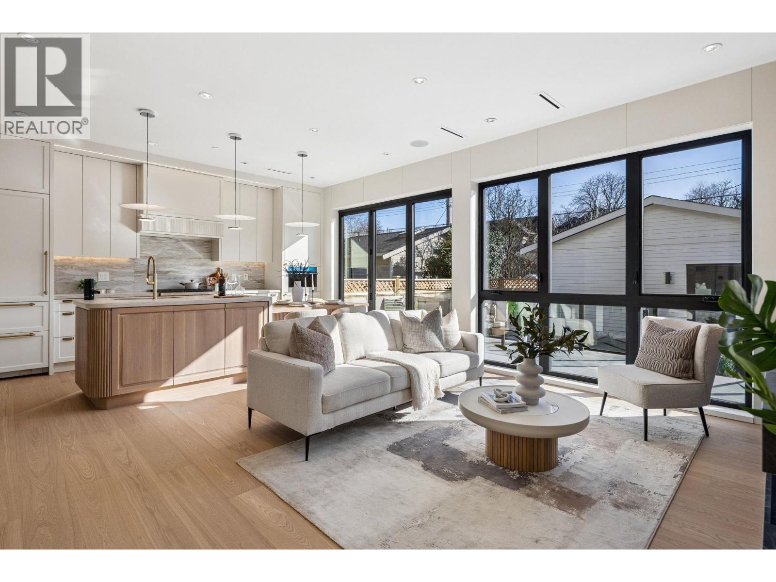 2 3036 W 13th Avenue, Vancouver, British Columbia  V6K 2V2 - Photo 2 - R3139574