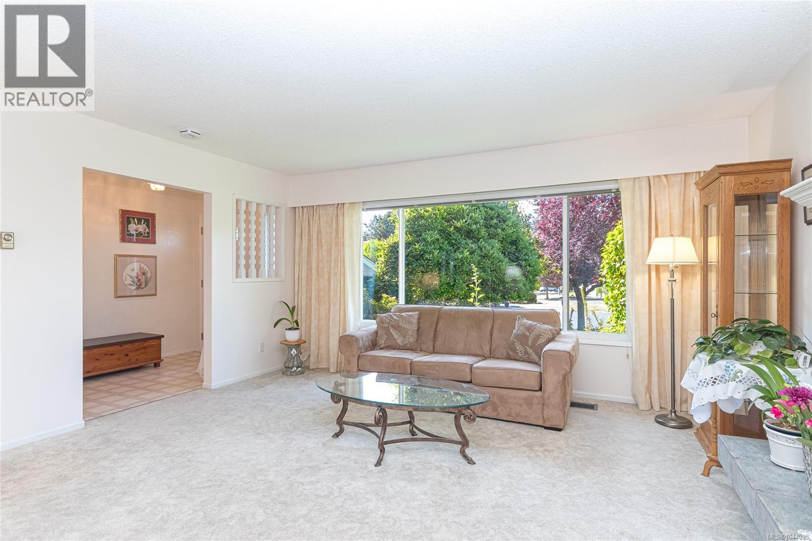 986 Lucas Ave, Saanich, British Columbia V8X 4H5 - Photo 11 - 1044095