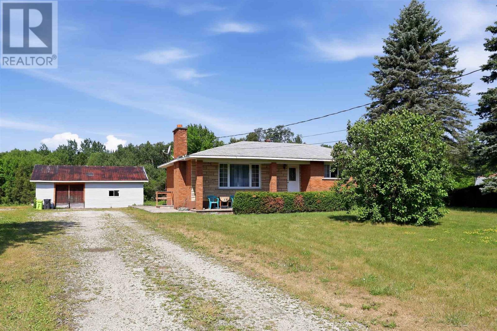 305 Moss RD, Sault Ste. Marie, Ontario