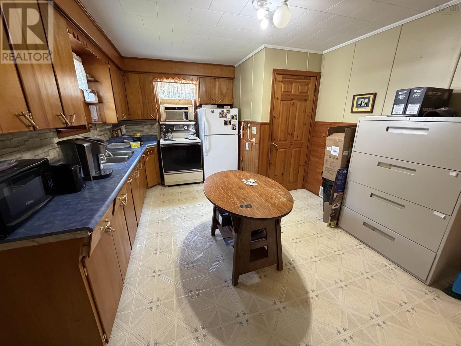 736 Highway 2, Elmsdale, Nova Scotia  B2S 1E9 - Photo 11 - 202613660