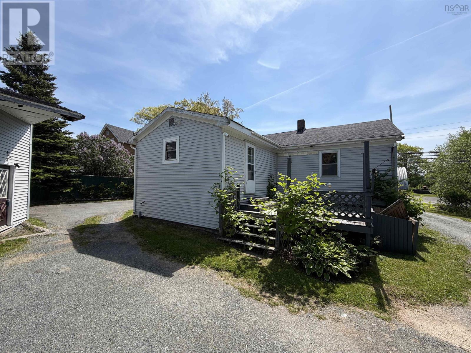 736 Highway 2, Elmsdale, Nova Scotia  B2S 1E9 - Photo 5 - 202613660