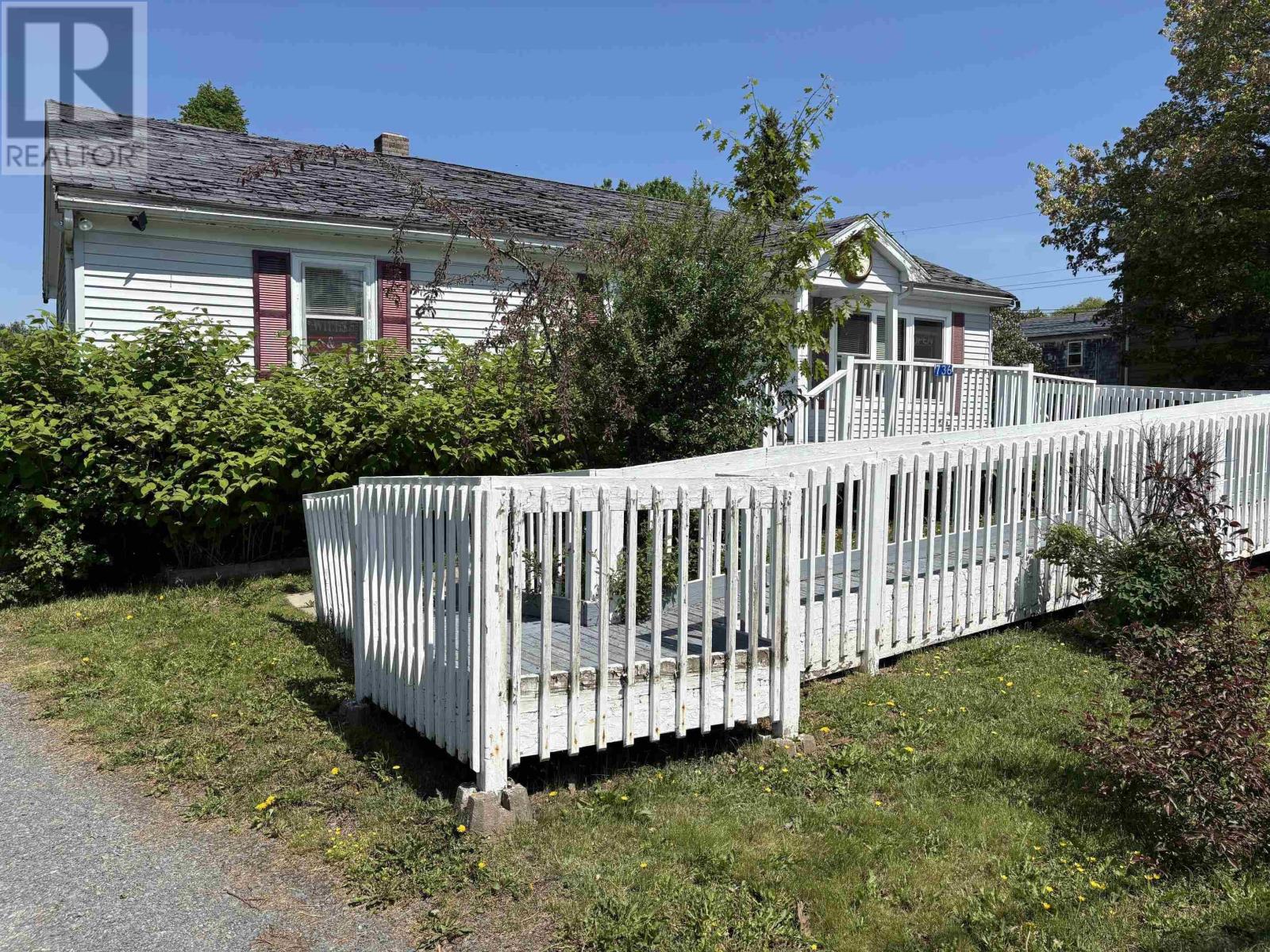 736 Highway 2, Elmsdale, Nova Scotia  B2S 1E9 - Photo 2 - 202613660