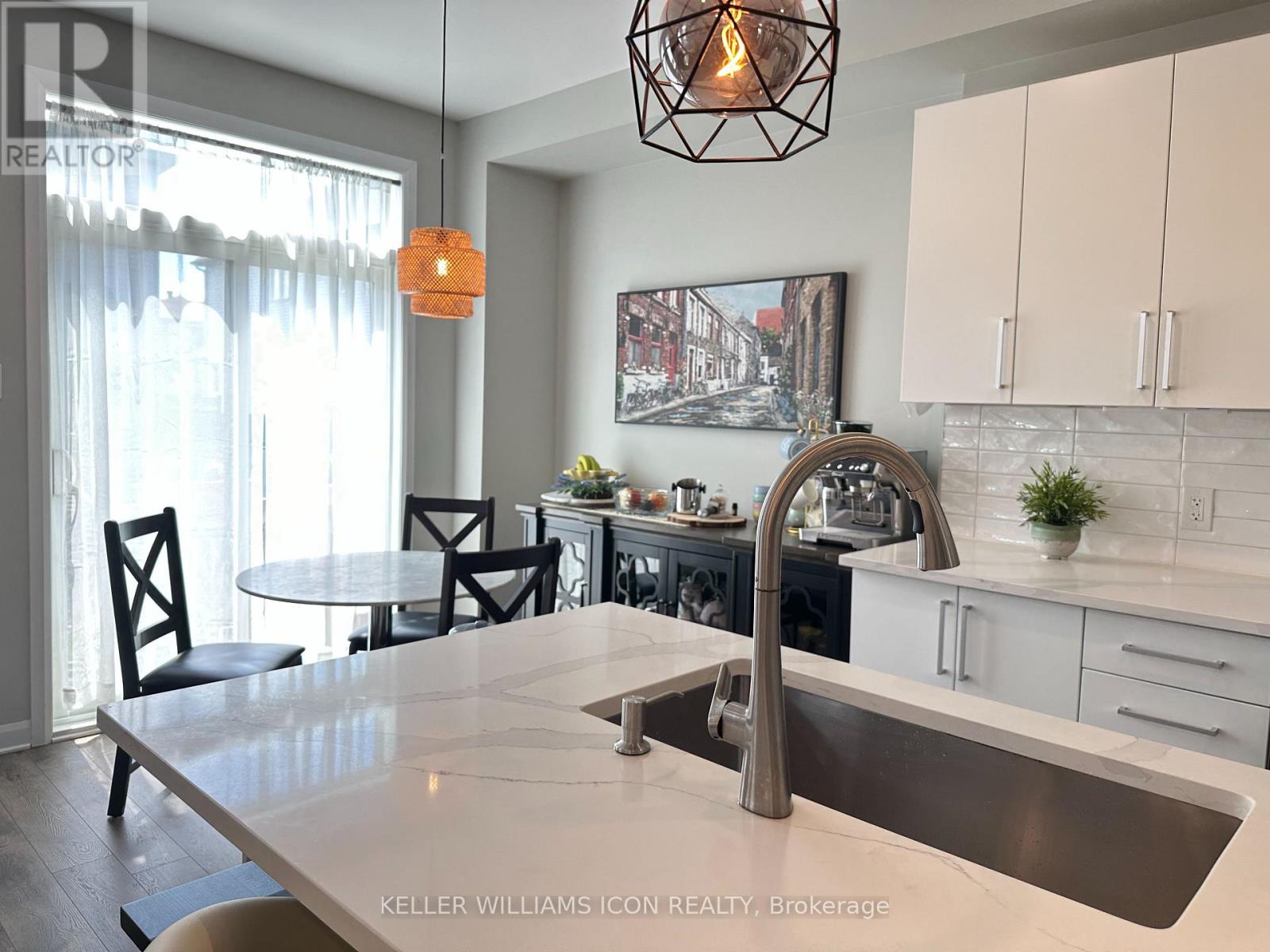 1028 Speedvale Court, Ottawa, Ontario  K2T 0P6 - Photo 5 - X13669676