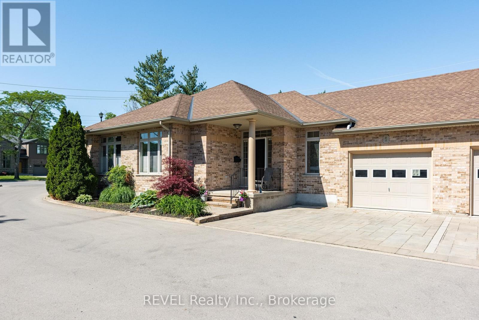 1 - 139 Glendale Avenue, St. Catharines (Glendale/glenridge), Ontario L2T 2K2 - Photo 1 - X13669724