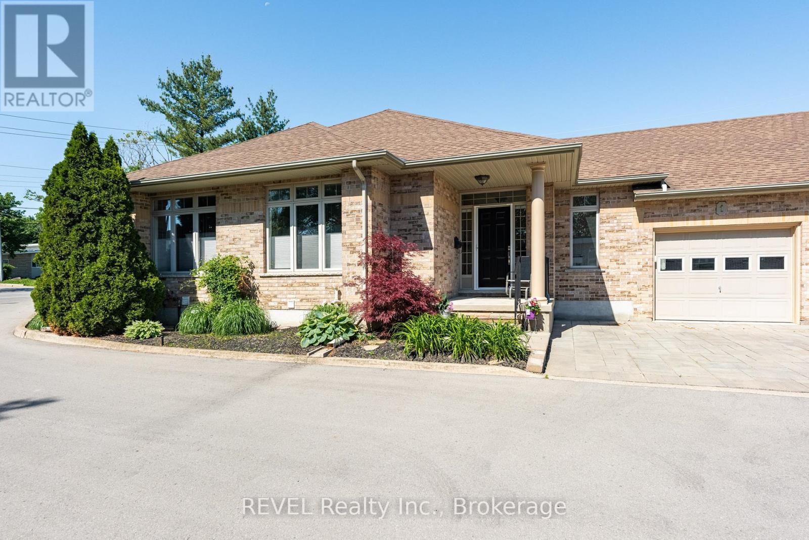 1 - 139 Glendale Avenue, St. Catharines (Glendale/glenridge), Ontario L2T 2K2 - Photo 2 - X13669724