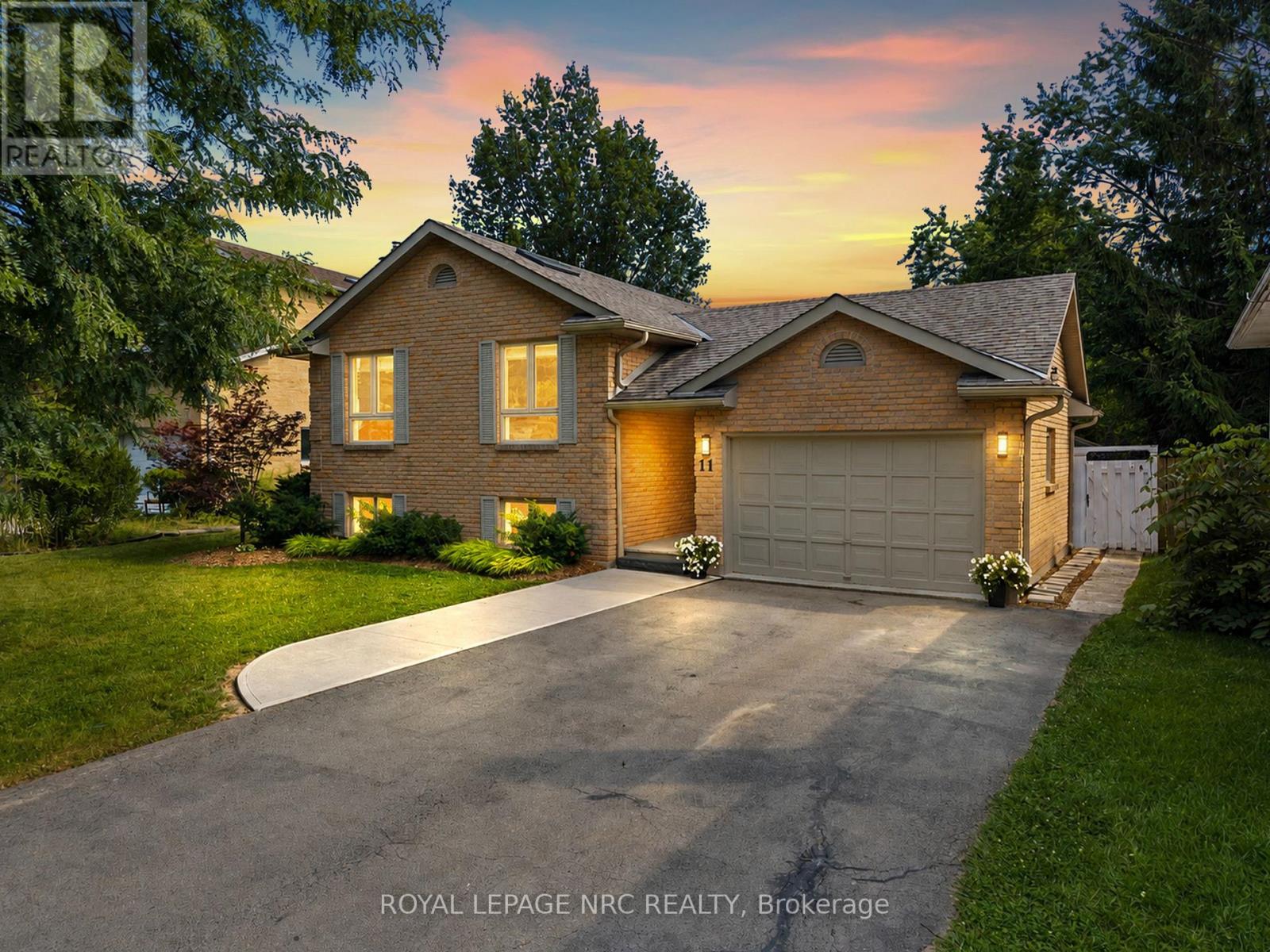 11 VILLAGE COURT, Welland, Ontario