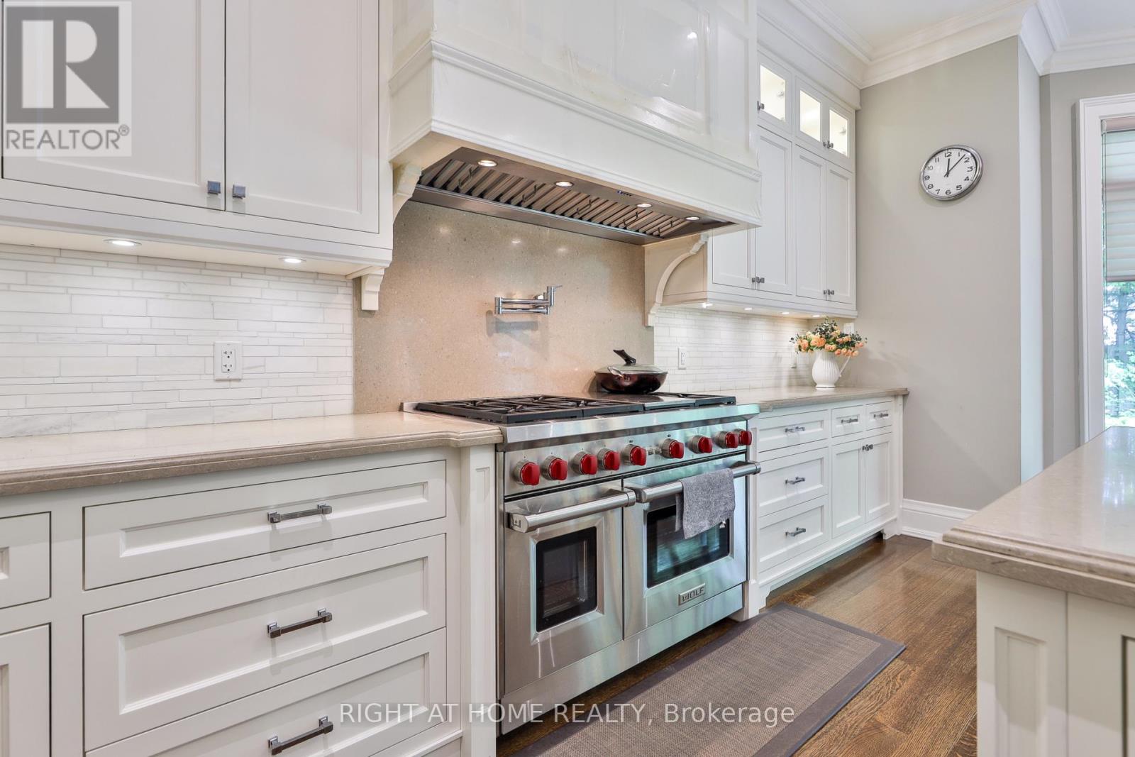 154 Munro Boulevard, Toronto, Ontario  M2P 1C8 - Photo 12 - C13669652