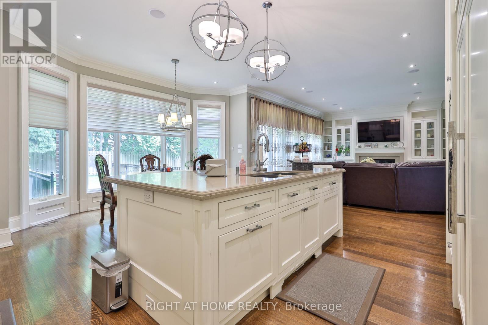 154 Munro Boulevard, Toronto, Ontario  M2P 1C8 - Photo 14 - C13669652