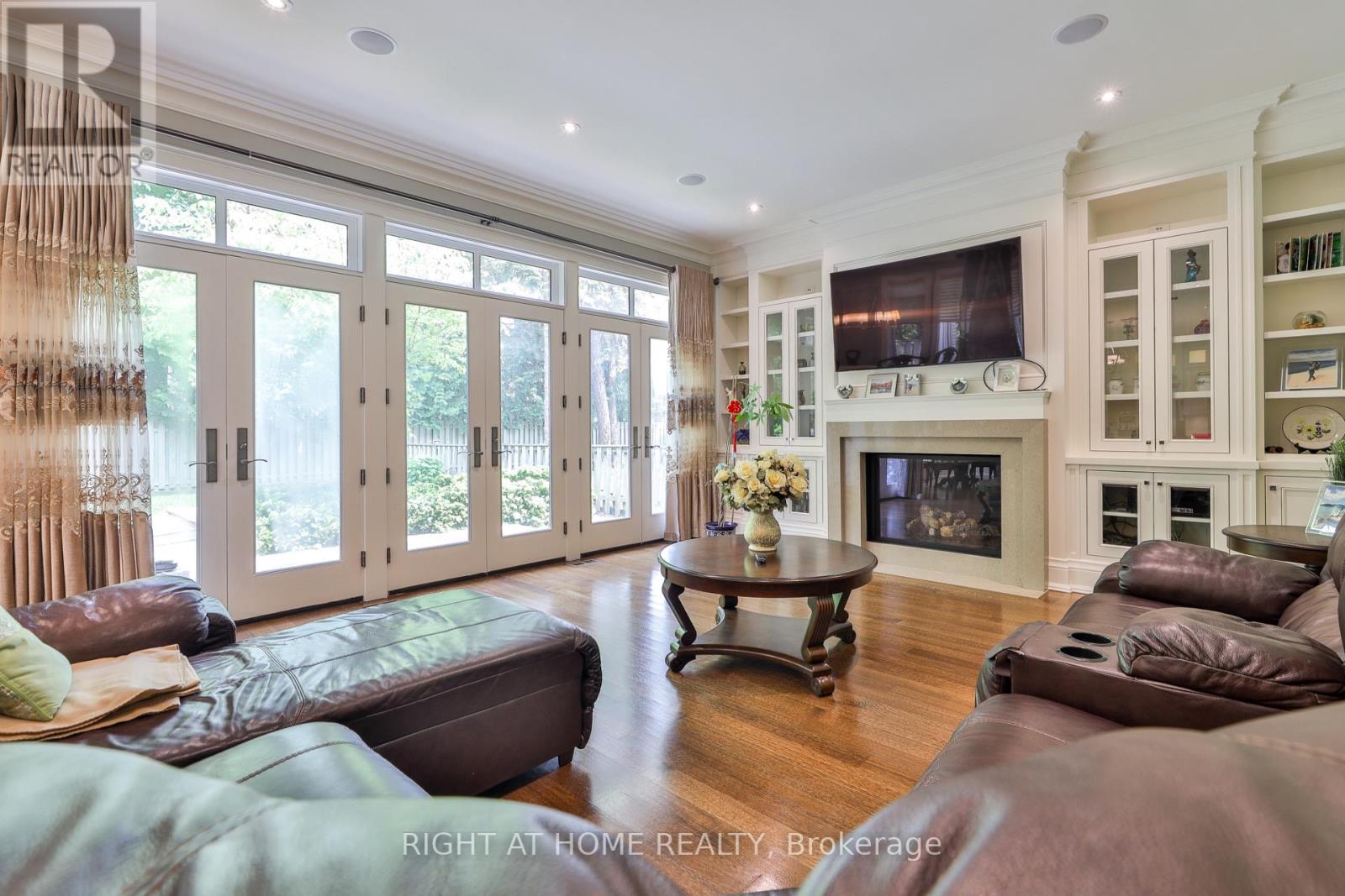 154 Munro Boulevard, Toronto, Ontario  M2P 1C8 - Photo 15 - C13669652
