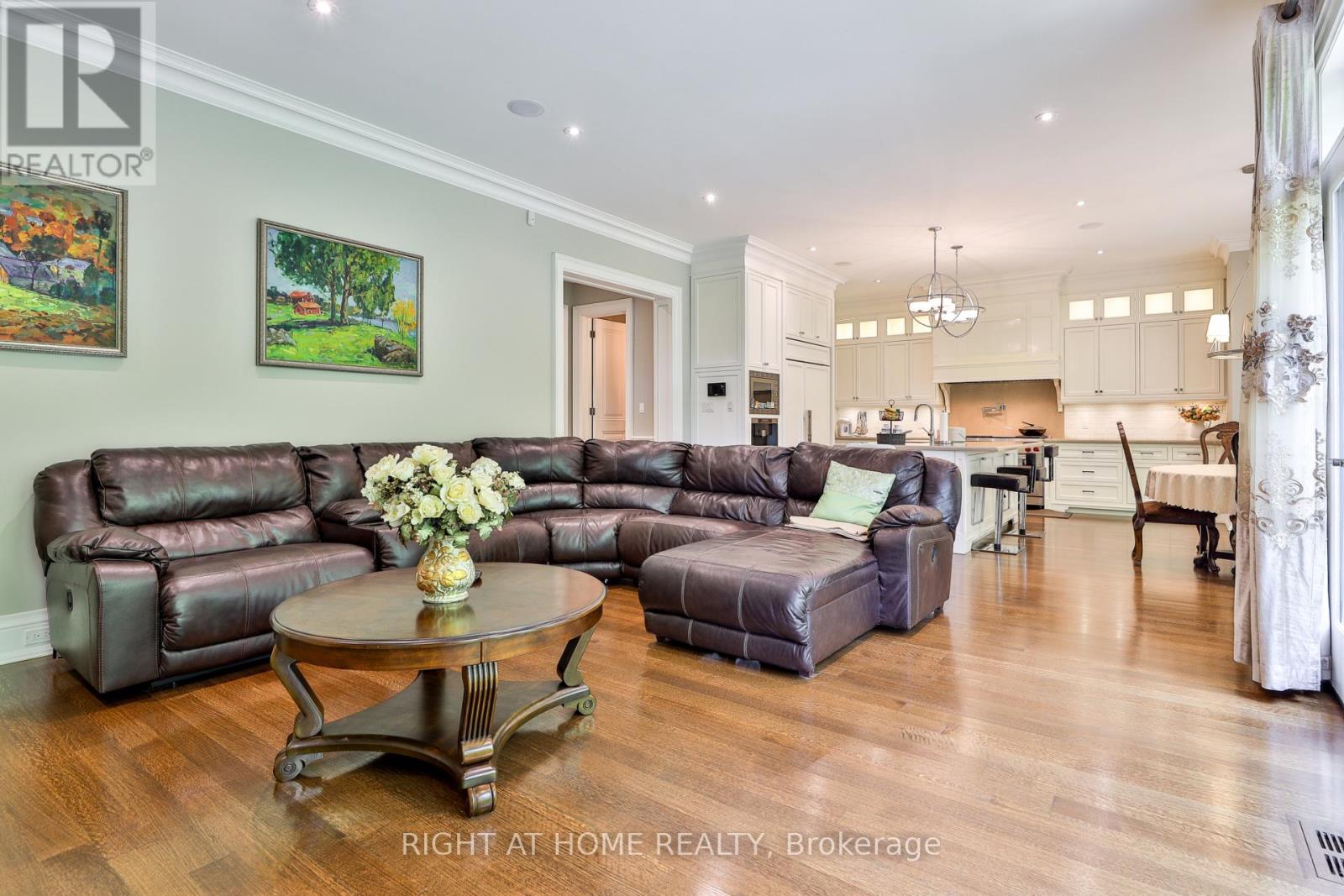 154 Munro Boulevard, Toronto, Ontario  M2P 1C8 - Photo 16 - C13669652