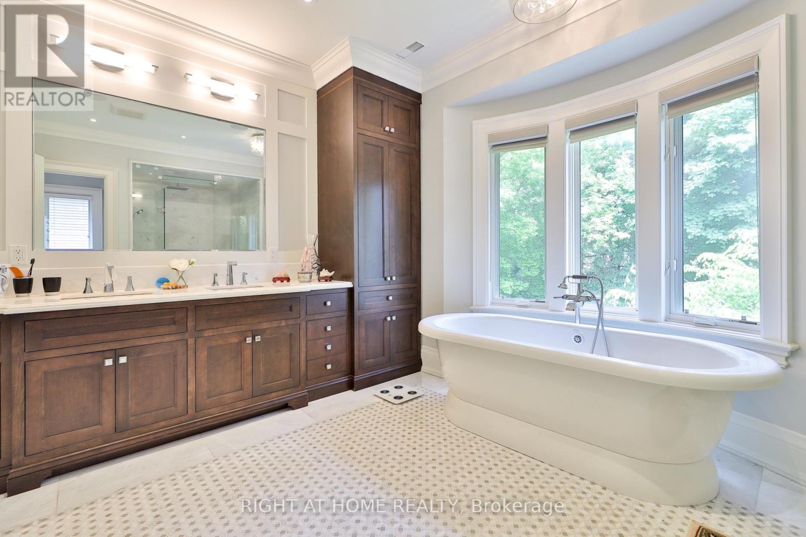 154 Munro Boulevard, Toronto, Ontario  M2P 1C8 - Photo 21 - C13669652