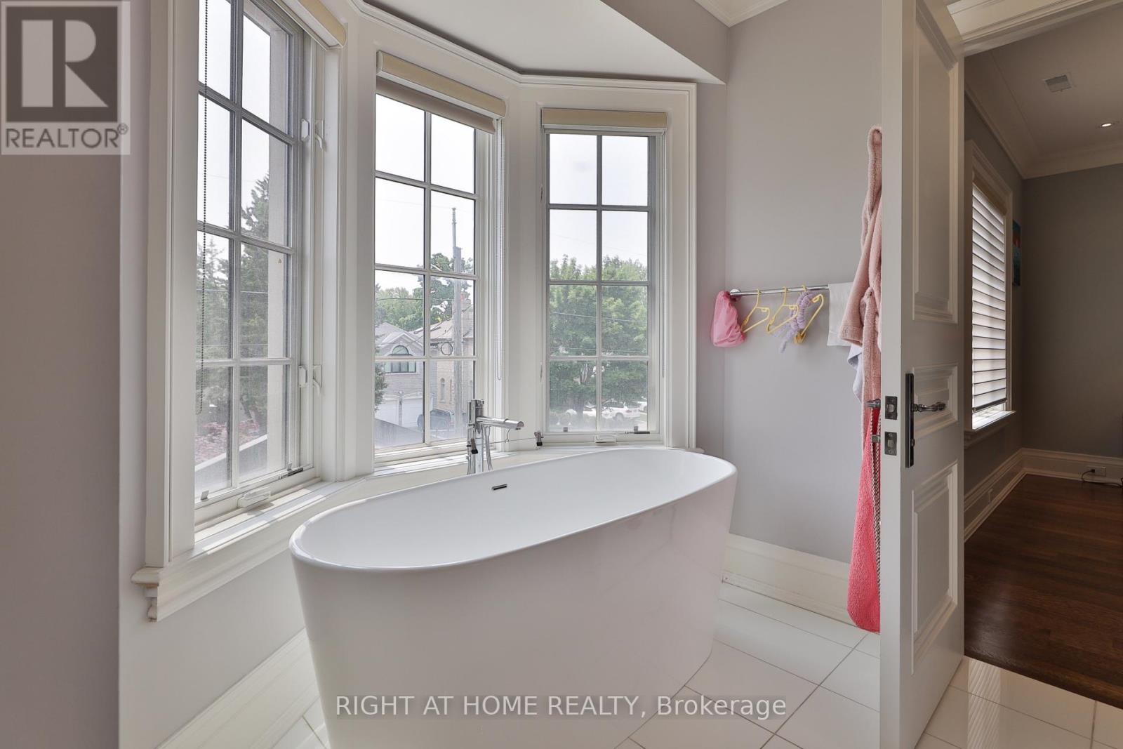 154 Munro Boulevard, Toronto, Ontario  M2P 1C8 - Photo 27 - C13669652