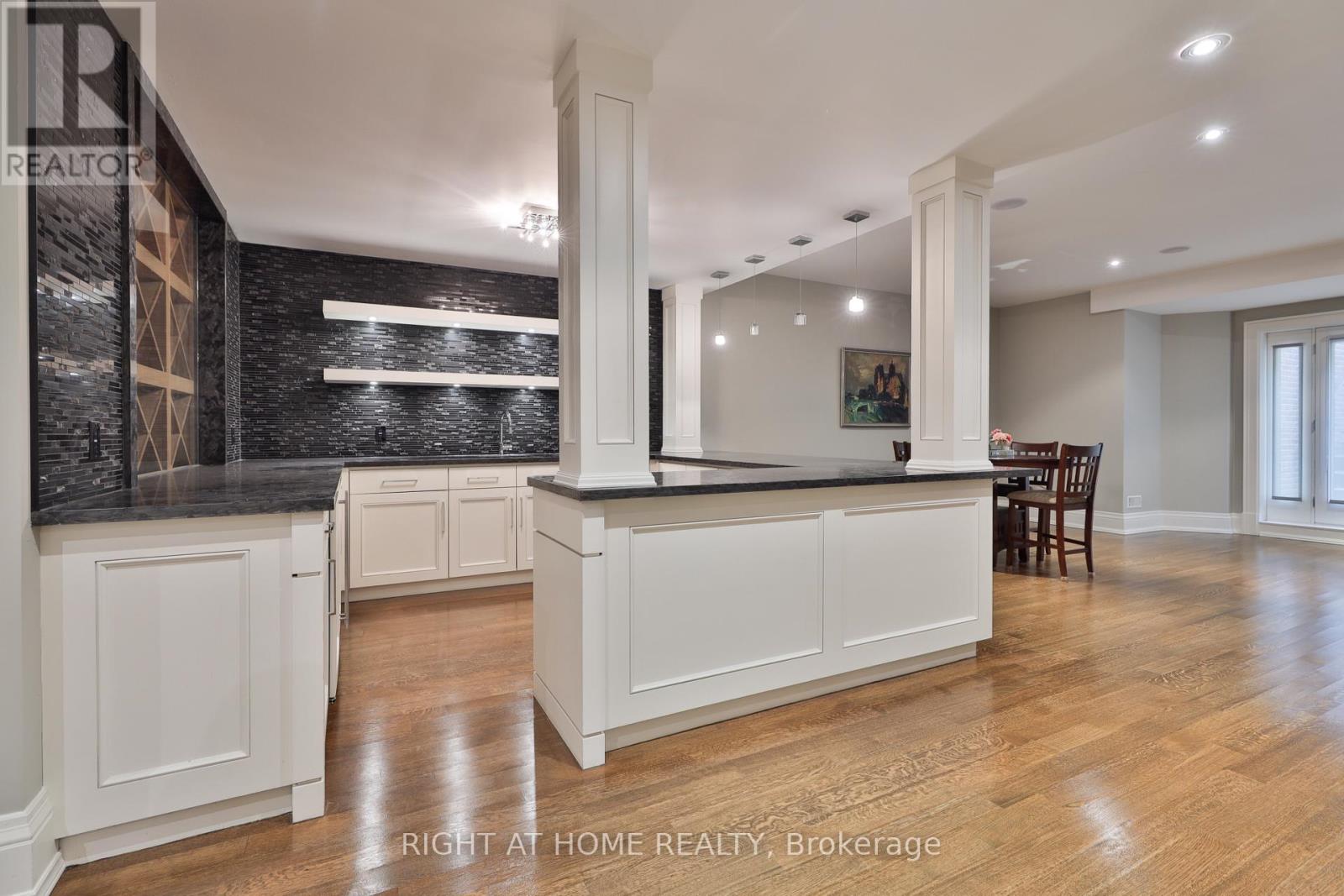 154 Munro Boulevard, Toronto, Ontario  M2P 1C8 - Photo 36 - C13669652