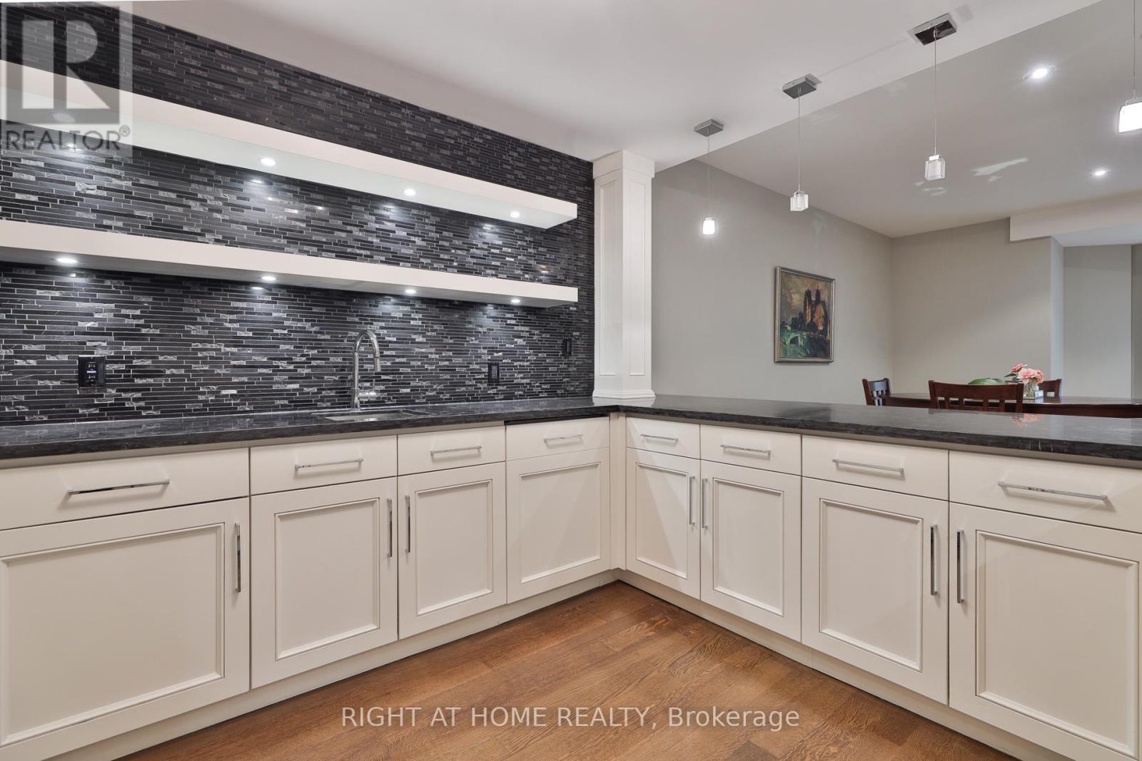 154 Munro Boulevard, Toronto, Ontario  M2P 1C8 - Photo 37 - C13669652