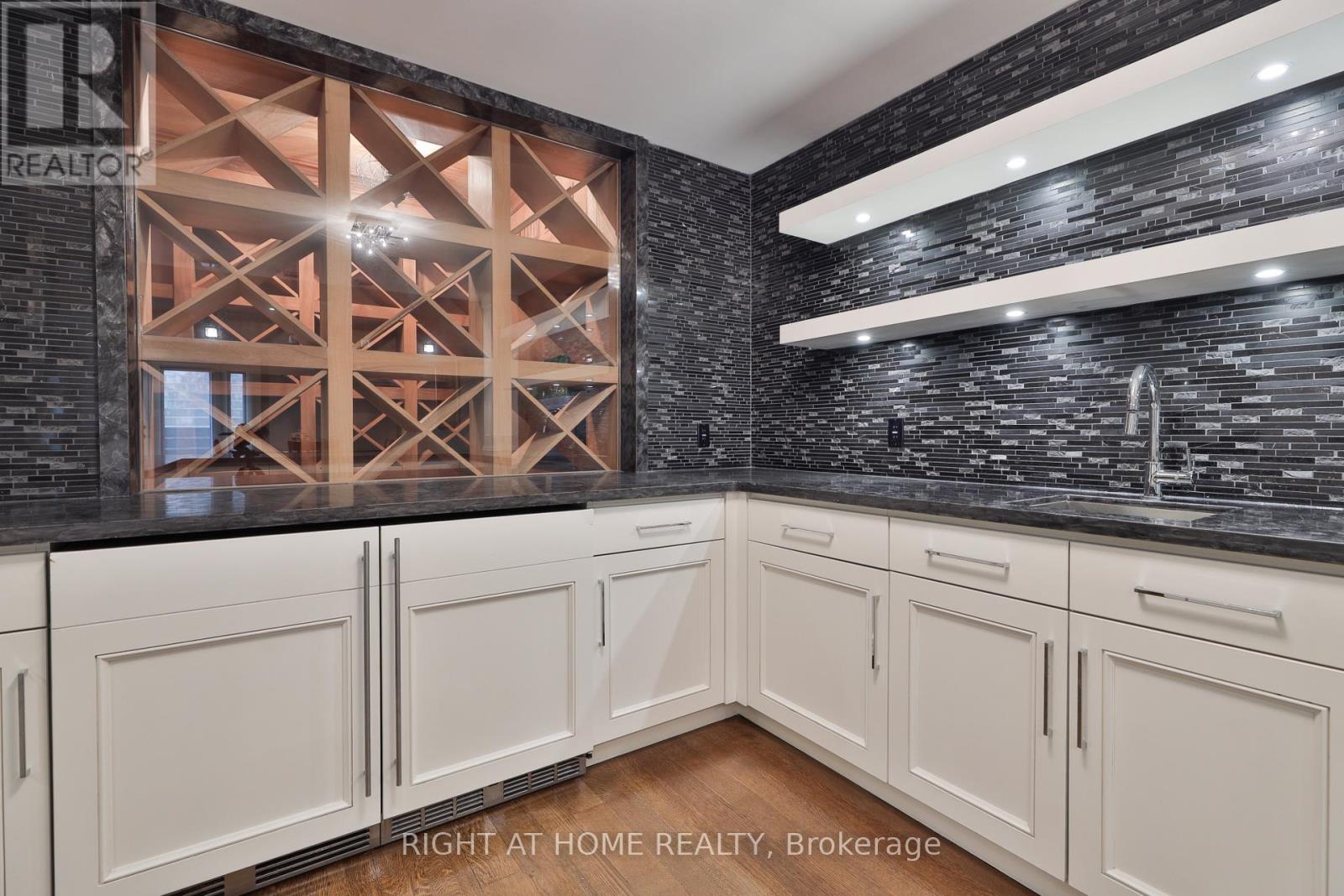 154 Munro Boulevard, Toronto, Ontario  M2P 1C8 - Photo 38 - C13669652